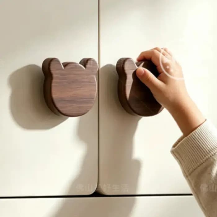 Armoire bibliothèque mignonne en bois massif