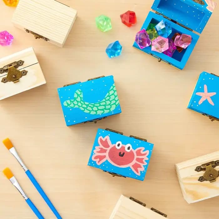 Paquet de 10 petites boîtes en bois avec fermoir avant trésor inachevé à peindre pour bricolage d'art et d'artisanat fête d'anniversaire de pirate d'halloween