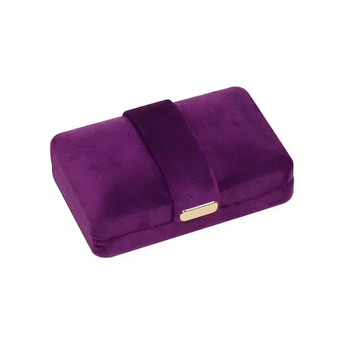 Boîte à bijoux pour bagues en velours avec boucle dorée arrondie