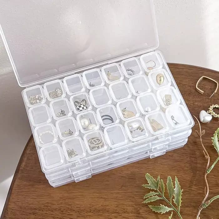 Boîte de rangement compacte en PP 56/28Grid, idéale pour ranger les perles, les outils à ongles et les contenants de rangement en plastique vides.