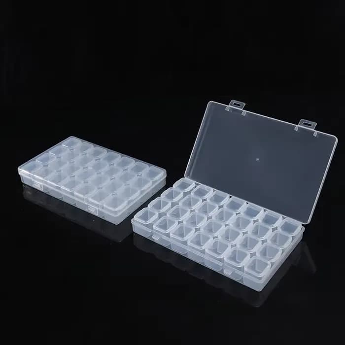Boîte de rangement compacte en PP 56/28Grid, idéale pour ranger les perles, les outils à ongles et les contenants de rangement en plastique vides.