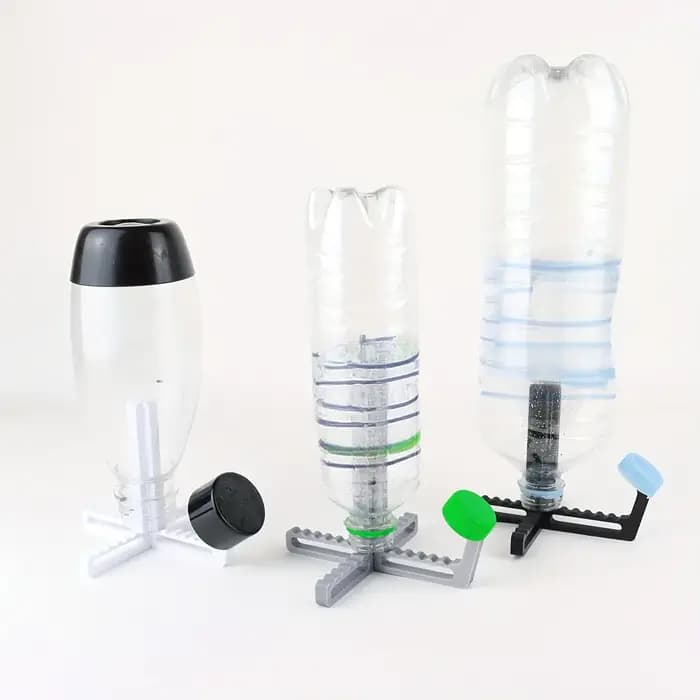 Égouttoir à bouteilles avec support pour couvercles