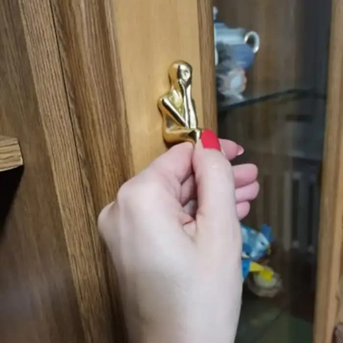652F poignées d'armoire en forme penseur en laiton