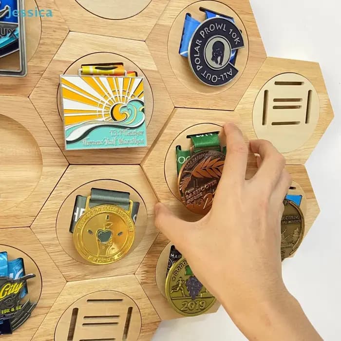 ♥ Présentoirs hexagonaux en bois | Organisateurs muraux modulaires pour médailles