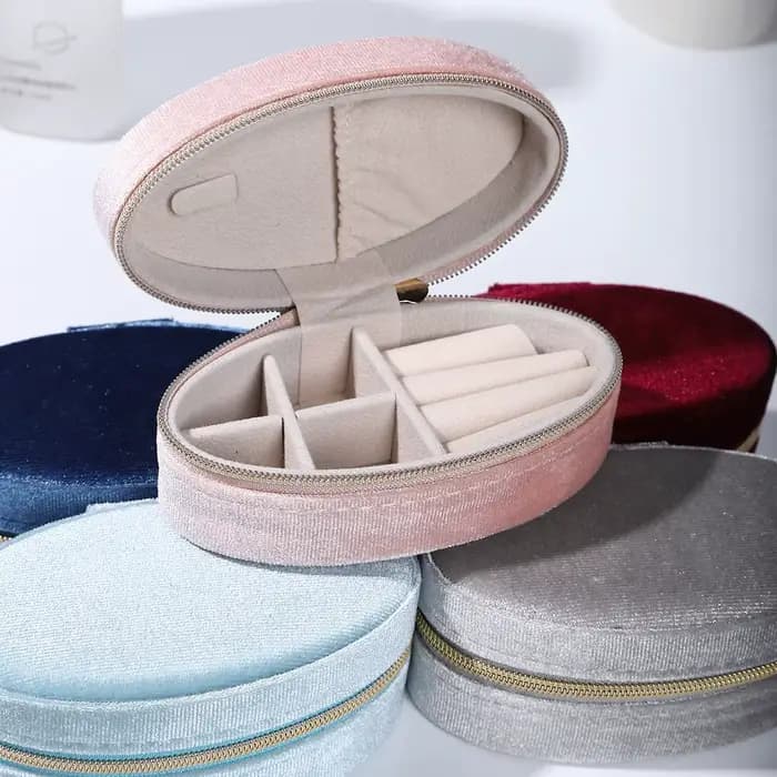Boîte à bijoux en velours – Organiseur ovale compact avec compartiments divisés et crochet pour collier | Rangement de