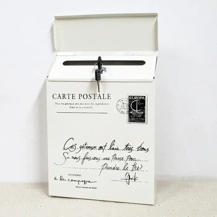 Boîte aux lettres murale suspendue