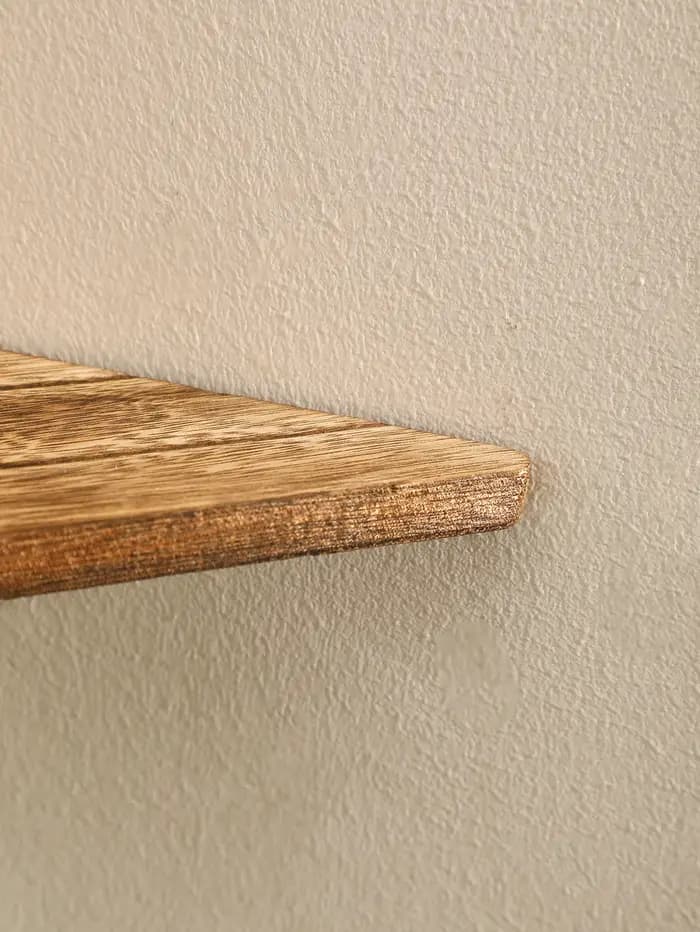 Étagère d'angle en bois brûlé au charbon de bois