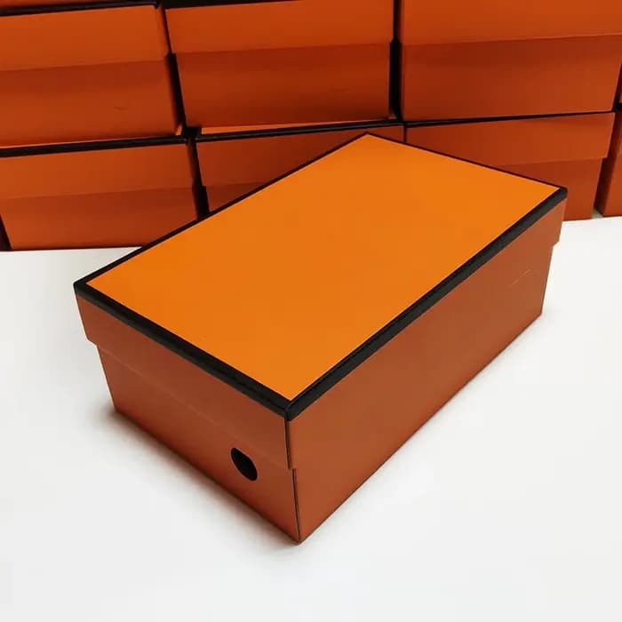 Boîtes à chaussures en carton orange