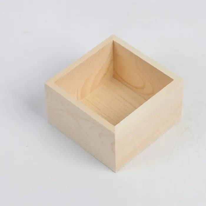 Nouvelle boîte en bois carrée décorative
