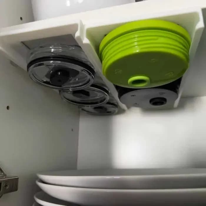 Organisateur de couvercles de gobelets sous l'armoire