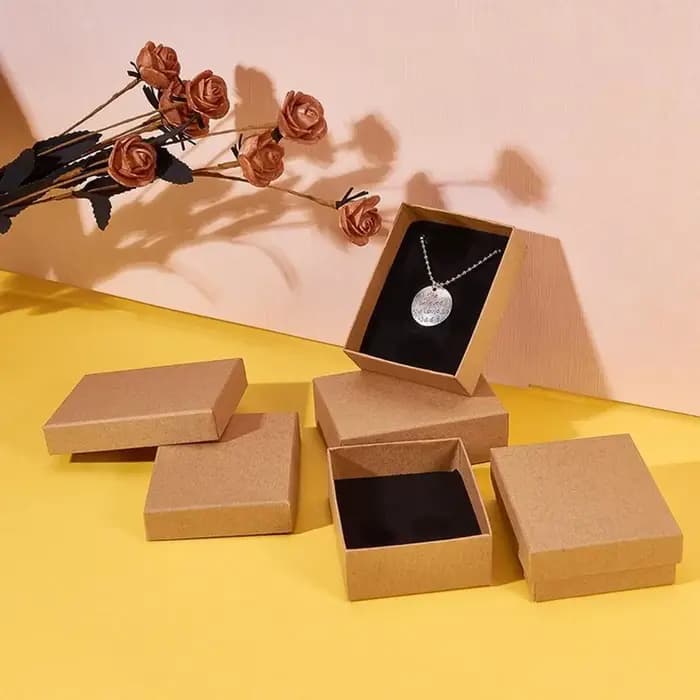 Boîte à bijoux en carton avec insert en coton pour l'expédition et la présentation de boucles d'oreilles et de bagues
