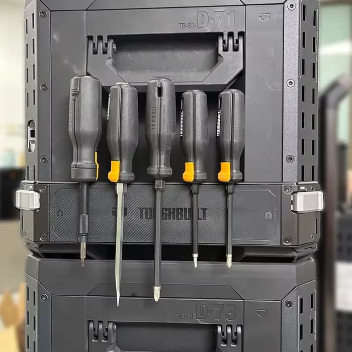 Boîte à outils empilable TOUGHBUILT Support magnétique dédié