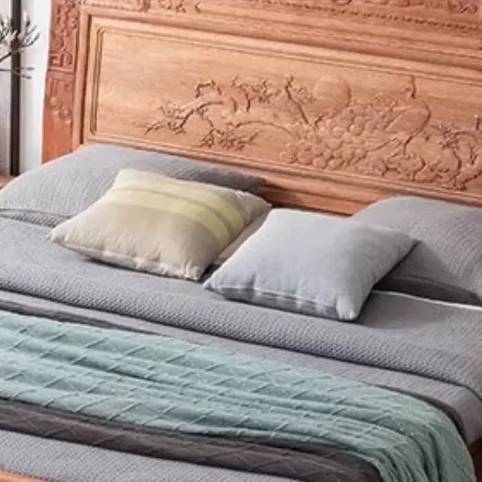 Lit de rangement de luxe vintage en bois sculpté