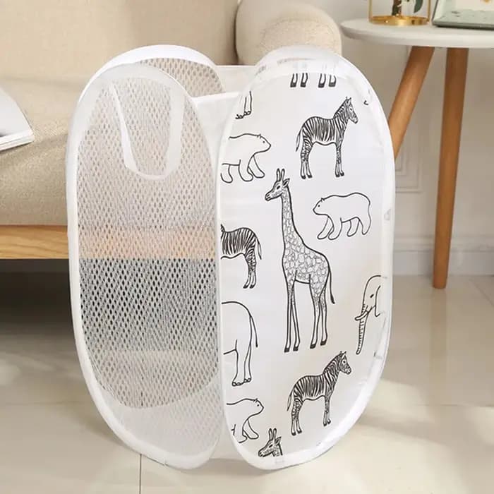 Mir de rangement pour vêtements sales à la maison