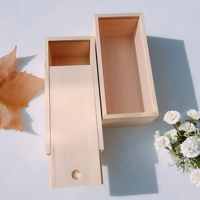 Boîte de rangement en bois de pin