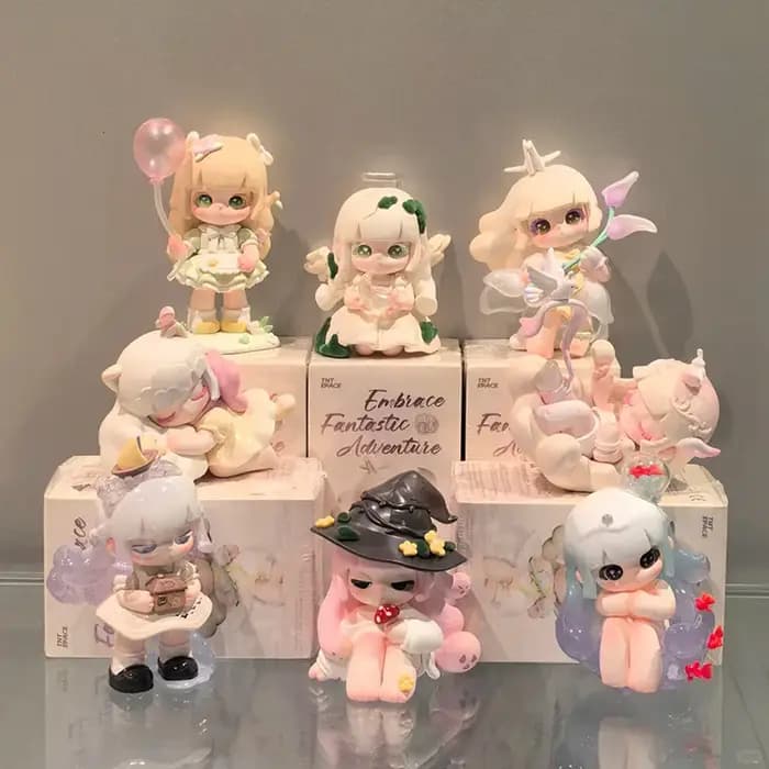 TNTSPACE Liita Embrace Série Aventure Fantastique Boîte Mystère Surprise Jouets Figurines Anime Mignonnes Décoration de Bureau