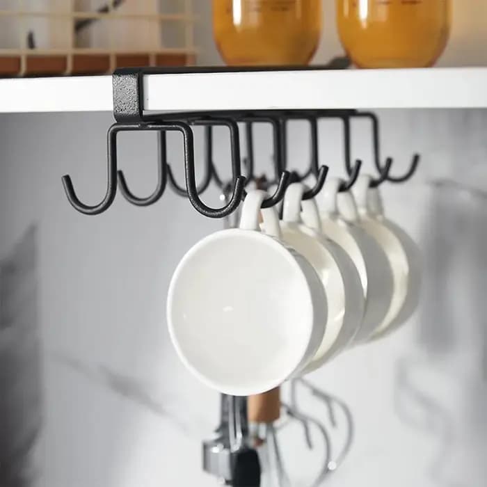 Support de tasses sous l'armoire