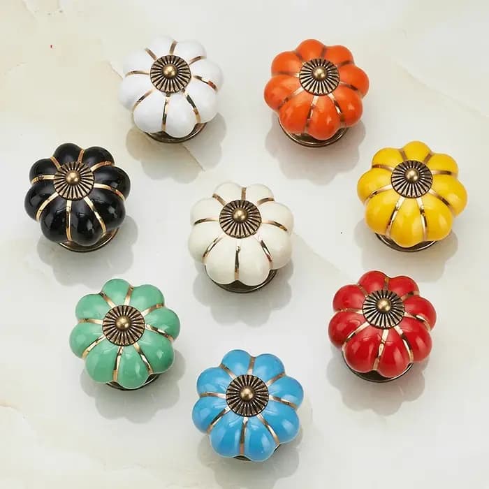 Lot de 6 poignées de meuble en céramique colorées en forme de citrouille