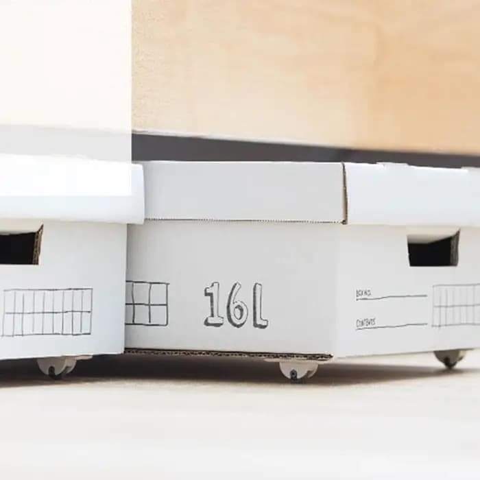Roulettes auto-adhésives pour boîte de rangement