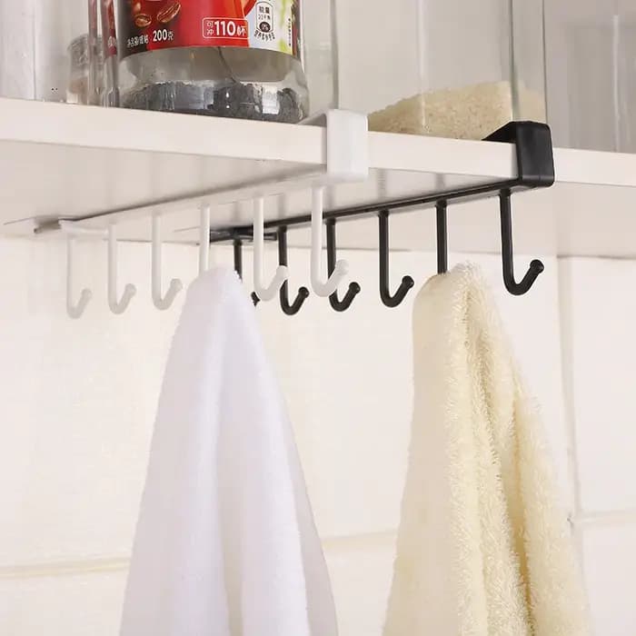 Étagère de rangement en plastique sous les étagères