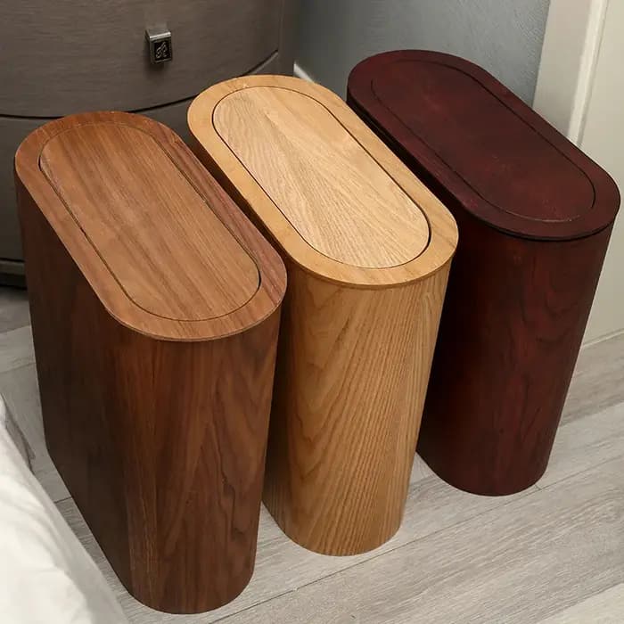 Poubelle en bois étroite