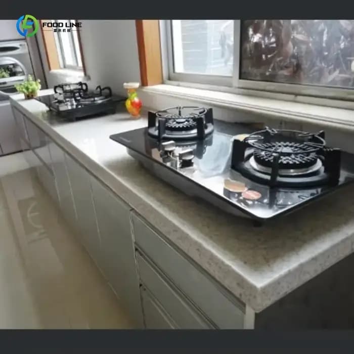 Armoire de cuisine personnalisée avec plan de travail en marbre