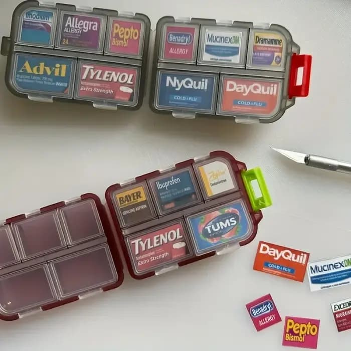 Petite boîte à pilules double couche