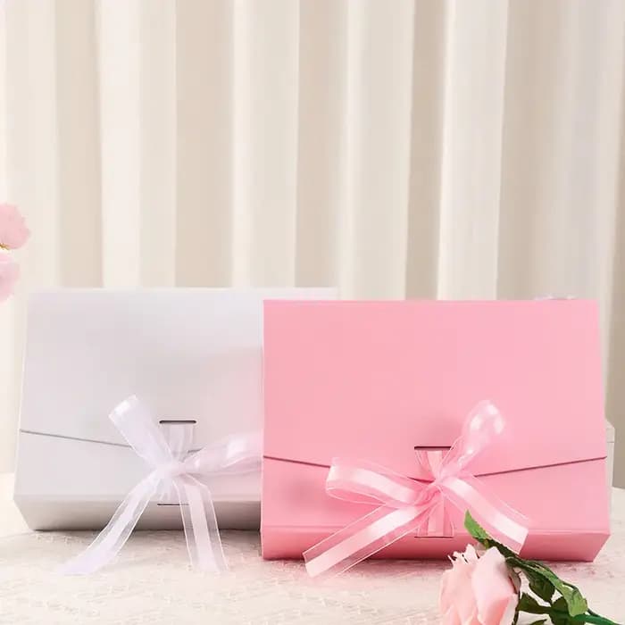 Boîte-cadeau pliante en carton dur