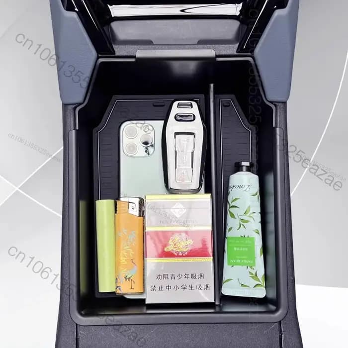 Boîte de rangement à plusieurs niveaux pour accoudoir
