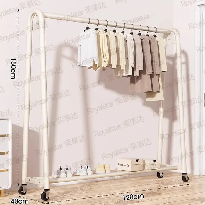 Porte-vêtements sur pied