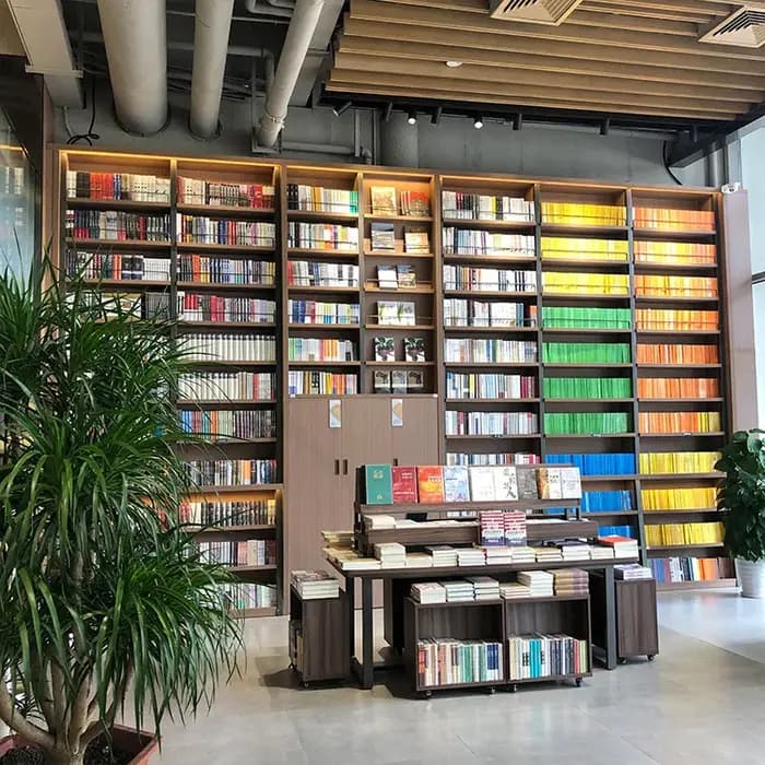 Bibliothèque commerciale personnalisée en bois massif multicouche du sol au plafond