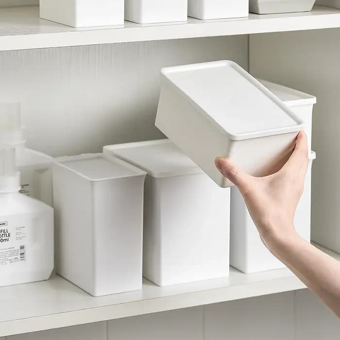 Boîte de rangement pour buanderie blanche avec couvercle anti-poussière