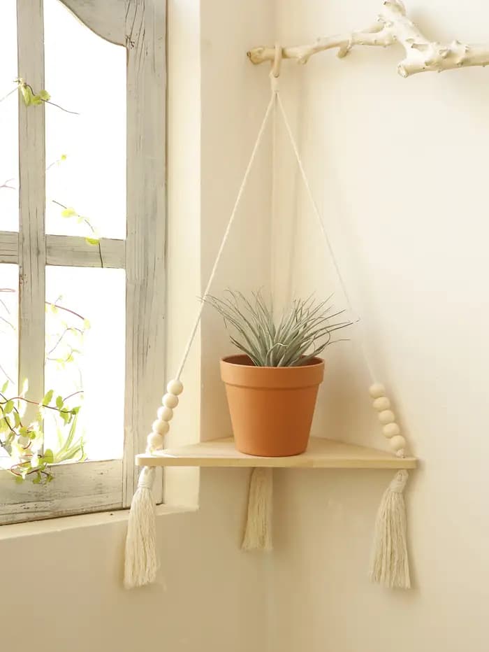 Étagère d'angle en bois flottante faite à la main