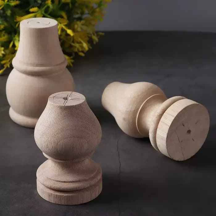 Pieds de meuble en bois naturel