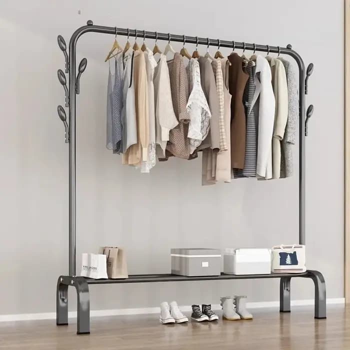 Petites étagères de garde-robe en métal