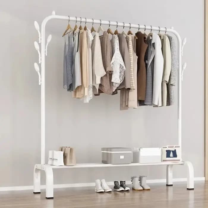 Petites étagères de garde-robe en métal