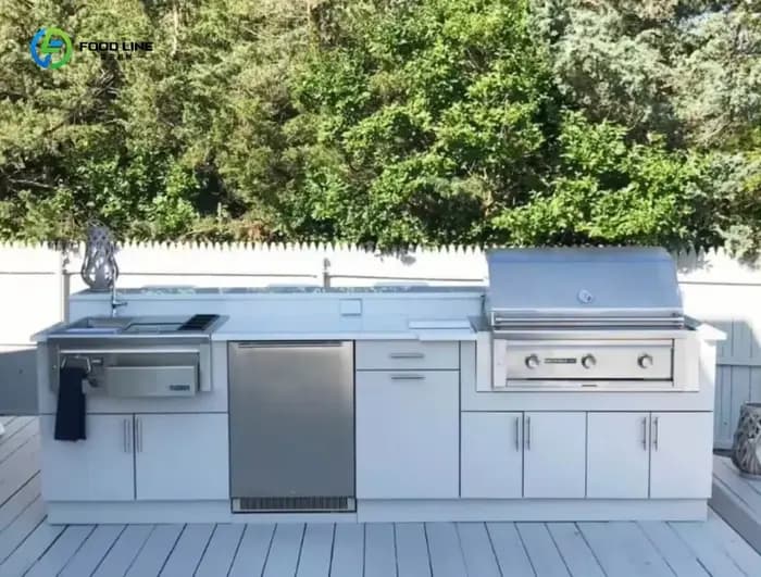 Armoire de cuisine extérieure en acier inoxydable de haute qualité sur mesure avec évier de buanderie moderne et porte en verre - Parfaite pour les petites cuisines
