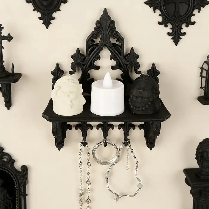 Étagère gothique sculptée transfrontalière avec crochets pour décoration murale de style sombre