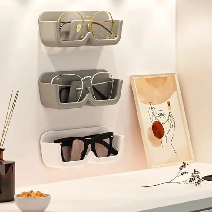 Vitrine murale perforée pour lunettes de soleil
