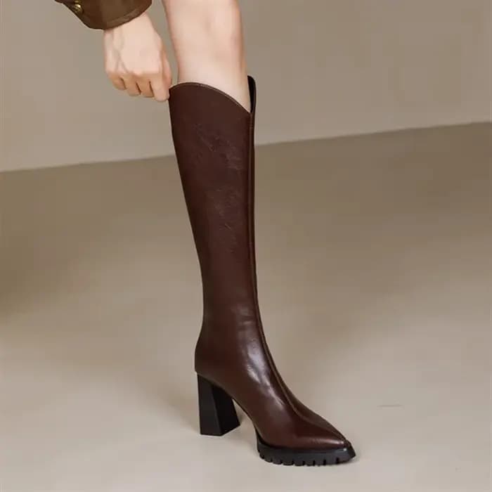 Bottes longues élégantes à talons hauts en cuir marron pour femmes