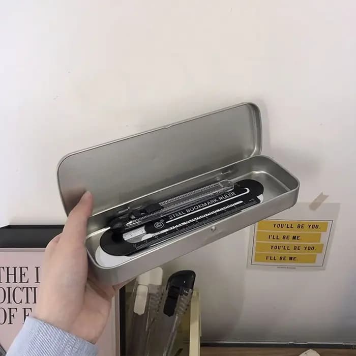 Boîte à stylos en métal