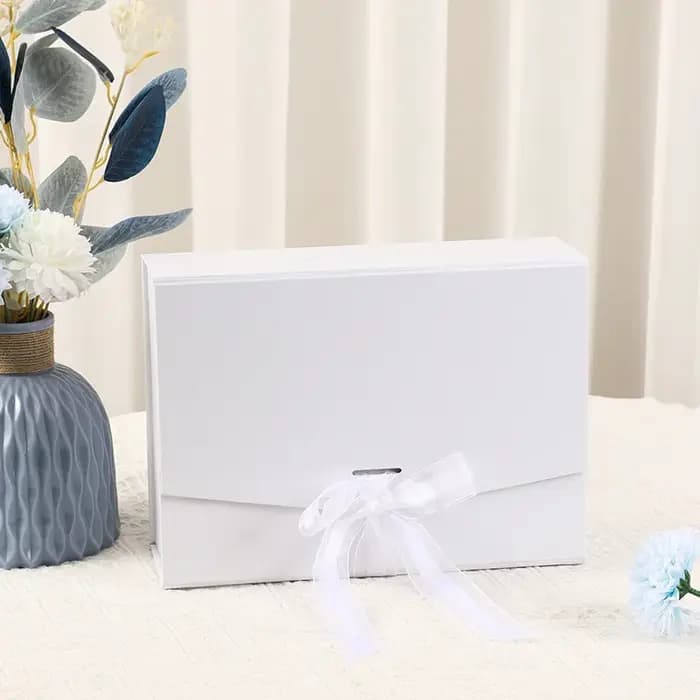 Boîte-cadeau pliante en carton dur