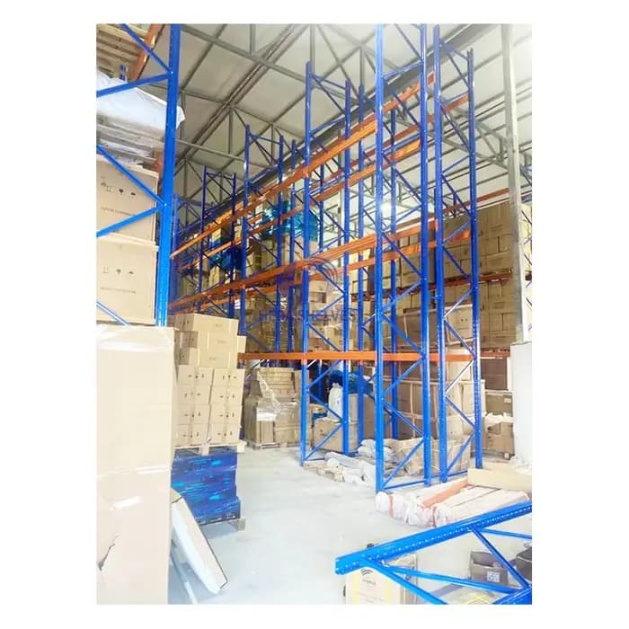 Système d'étagères de stockage en entrepôt