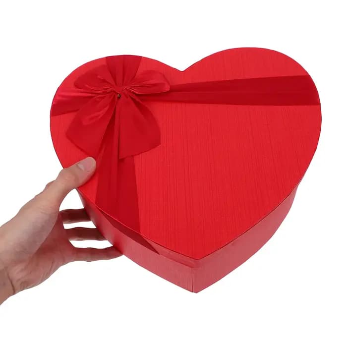 Boîte-cadeau en forme de cœur pour la saint-valentin