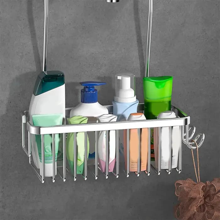 Paniers de rangement en grille avec crochets sur l'armoire
