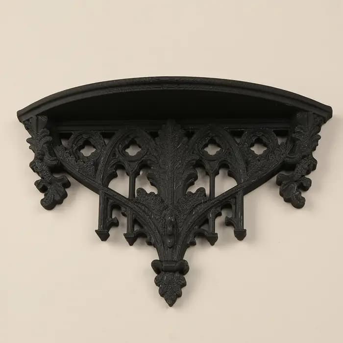 Étagère murale triangulaire sculptée de style gothique transfrontalier pour rangement et décoration