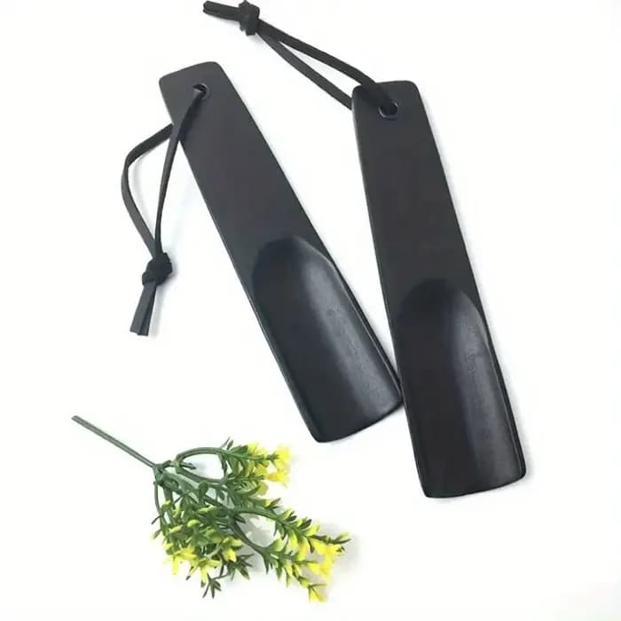 1 pièce de chausse-pied portable en bois, confortable, durable, pratique et facile à mettre sur les chaussures, un must à la maison.