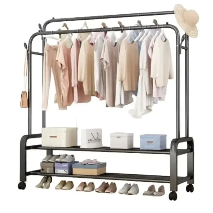Petites étagères de garde-robe en métal