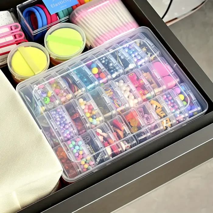 Petite boîte de rangement de perles en plastique transparent avec couvercle à charnière