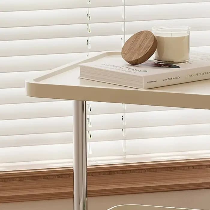 Table d'appoint en métal